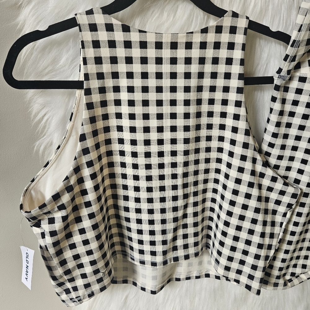 Old Navy Chic Plaid Cropped Top/Shorts Athletic Set - Picture 8 of 10